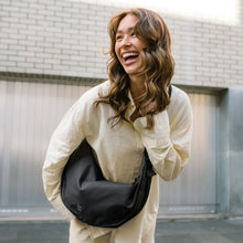 Carica l'immagine nel visualizzatore di Gallery, MOON BAG LARGE GOT BAG
