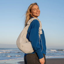 Carica l'immagine nel visualizzatore di Gallery, MOON BAG RUFFLE GOT BAG
