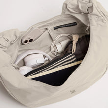 Carica l'immagine nel visualizzatore di Gallery, MOON BAG RUFFLE GOT BAG
