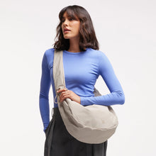 Carica l'immagine nel visualizzatore di Gallery, MOON BAG RUFFLE GOT BAG
