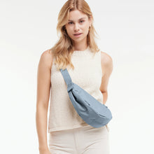 Carica l'immagine nel visualizzatore di Gallery, MOON BAG SMALL GOT BAG
