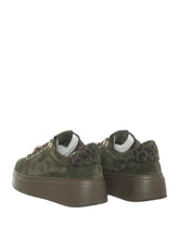 Carica l&#39;immagine nel visualizzatore di Gallery, Sneakers Donna GioPiu Verde in Suede con Platform e Accessori Gioiello
