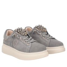 Carica l&#39;immagine nel visualizzatore di Gallery, Sneaker slip-on Chic in suede con perle colore grigio scuro
