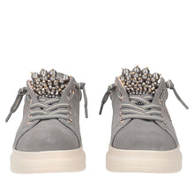 Carica l&#39;immagine nel visualizzatore di Gallery, Sneaker slip-on Chic in suede con perle colore grigio scuro
