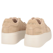 Carica l&#39;immagine nel visualizzatore di Gallery, Sneaker Dazzling in suede con fiore gioiello colore beige
