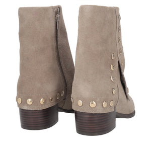 Stivaletto Giselle in suede con borchie colore fango