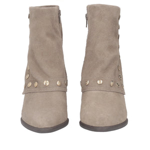 Stivaletto Giselle in suede con borchie colore fango