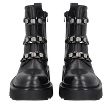 Carica l&#39;immagine nel visualizzatore di Gallery, Stivaletto Lea in pelle con accessori strass colore nero
