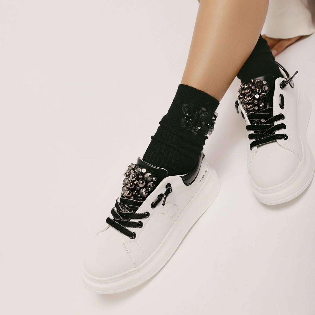 ToscaBlu  Sneaker City Jungle con accessorio gioiello colore bianco/nero