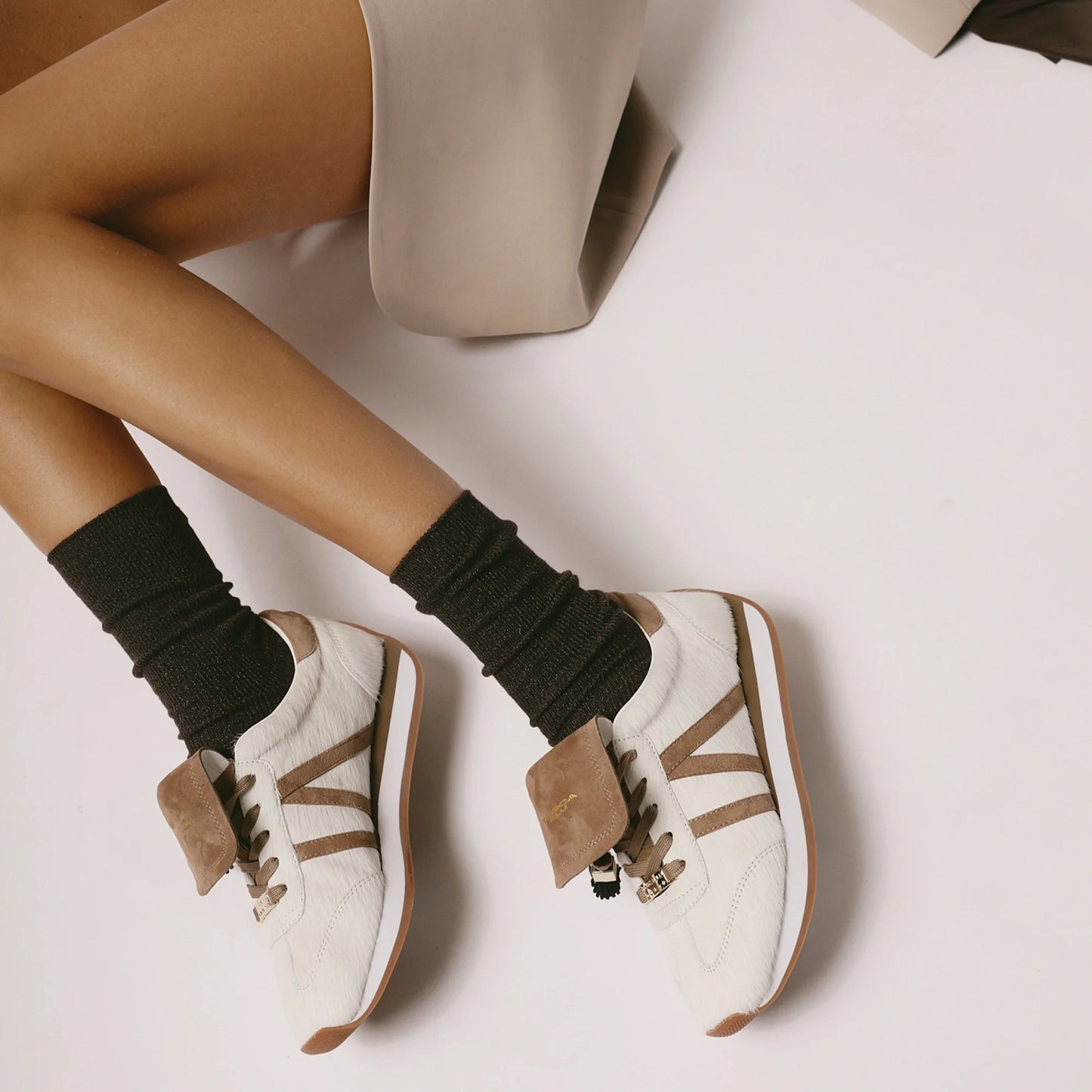 ToscaBlu  Sneaker Eclipse in cavallino con charm colore bianco/cuoio