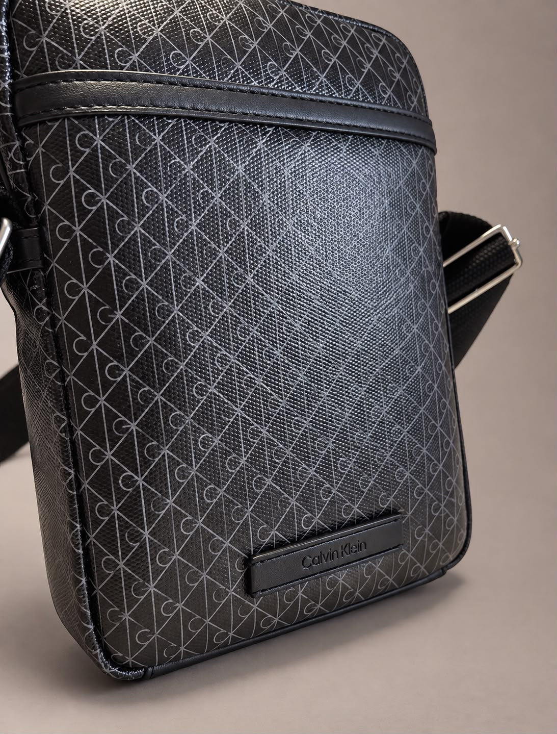 Borsa reporter logata Calvin Klein Black