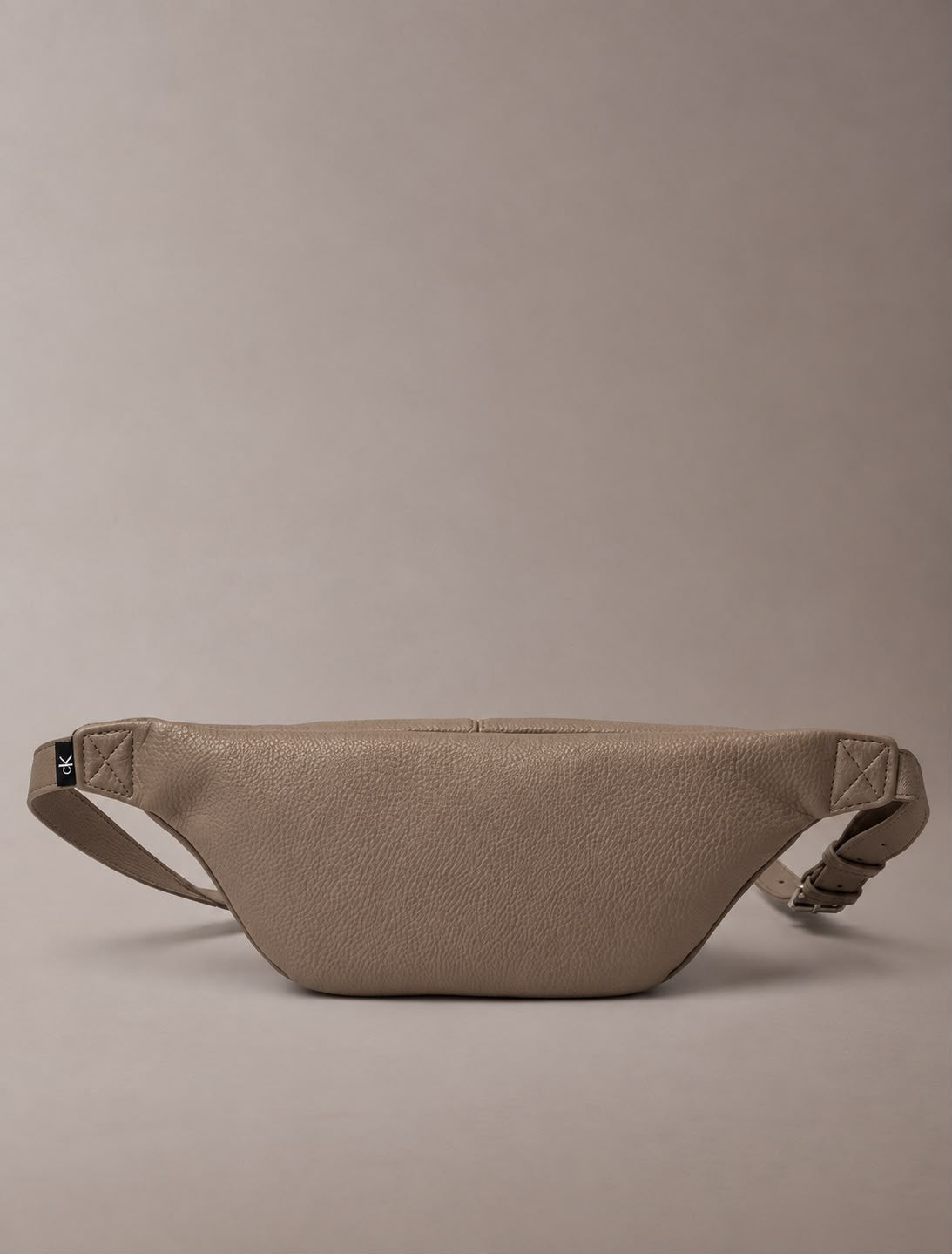 Marsupio in pelle martellata con logo Calvin Klein Desert Taupe